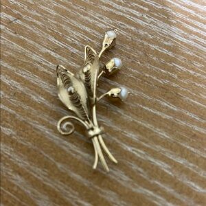 Elegant Gold Filled and Pearl Brooch